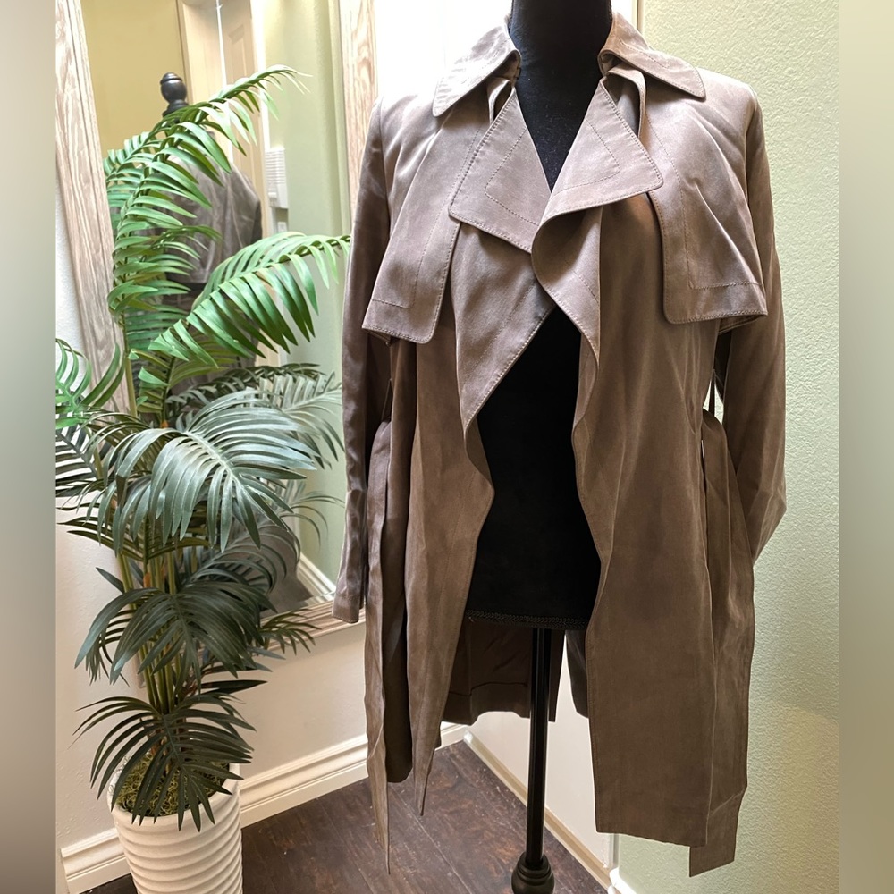 Gently worn Club Monaco trench style jacket. Size XS